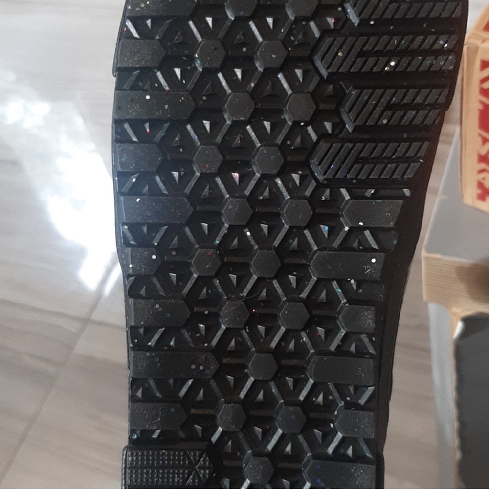 Vans Black SK8-Hi MTE-2 Shoes - Picture 4 of 5